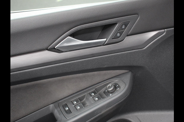 Volkswagen Golf 1.5 eTSI 150pk DSG Style Climate control Adaptive cruise control Navigatie LED Sfeerverlichting Voorstoelen verwarmd Apple Carplay/ Android Auto Lichtmetalen Velgen