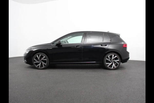 Volkswagen Golf 1.5 eTSI 150pk DSG Style Climate control Adaptive cruise control Navigatie LED Sfeerverlichting Voorstoelen verwarmd Apple Carplay/ Android Auto Lichtmetalen Velgen