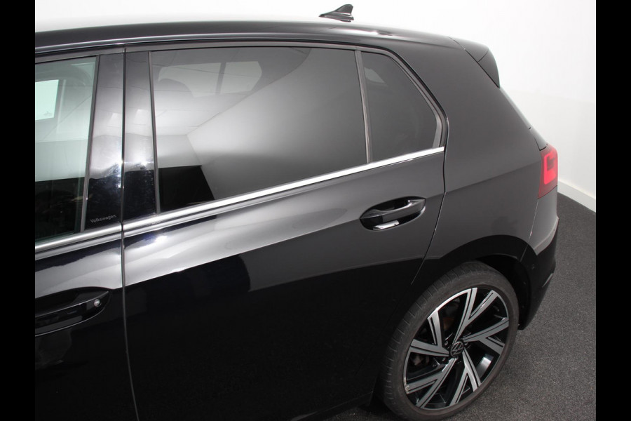 Volkswagen Golf 1.5 eTSI 150pk DSG Style Climate control Adaptive cruise control Navigatie LED Sfeerverlichting Voorstoelen verwarmd Apple Carplay/ Android Auto Lichtmetalen Velgen