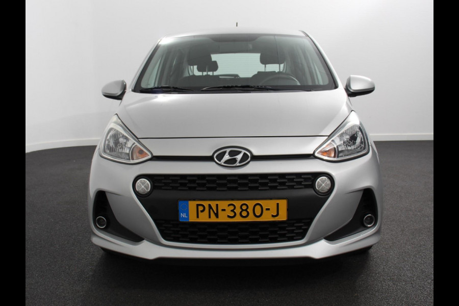 Hyundai i10 1.0i Comfort Airco Cruise control Navigatie Lichtmetalen velgen Radio Apple Carplay/ Android auto