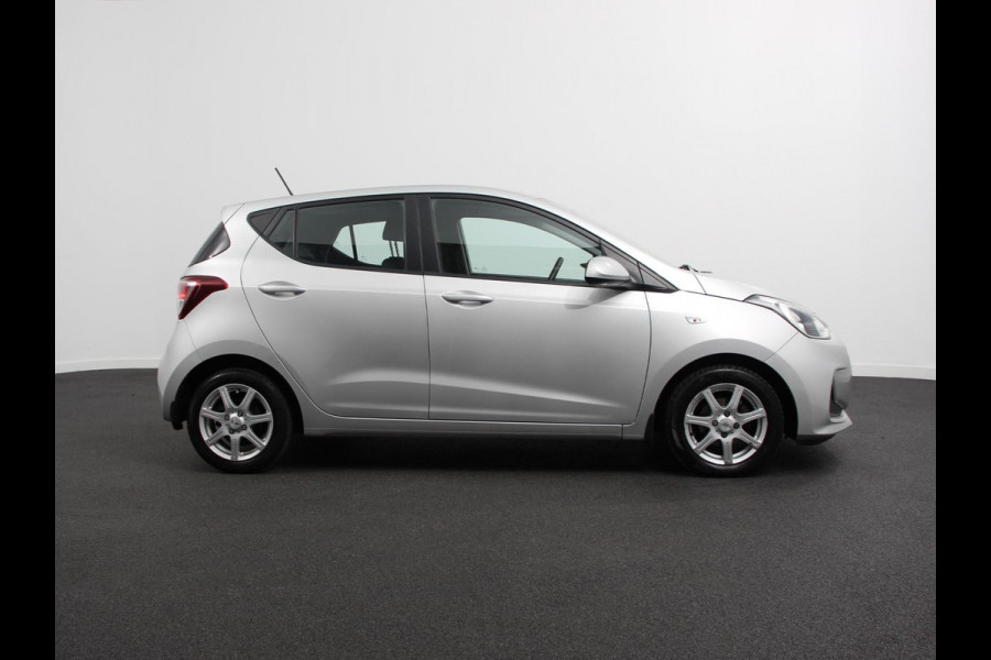 Hyundai i10 1.0i Comfort Airco Cruise control Navigatie Lichtmetalen velgen Radio Apple Carplay/ Android auto