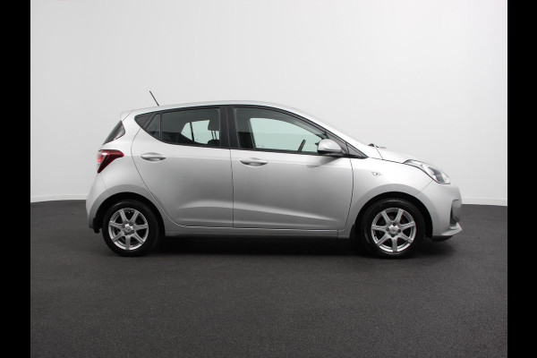 Hyundai i10 1.0i Comfort Airco Cruise control Navigatie Lichtmetalen velgen Radio Apple Carplay/ Android auto