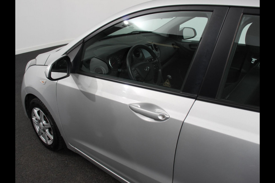 Hyundai i10 1.0i Comfort Airco Cruise control Navigatie Lichtmetalen velgen Radio Apple Carplay/ Android auto