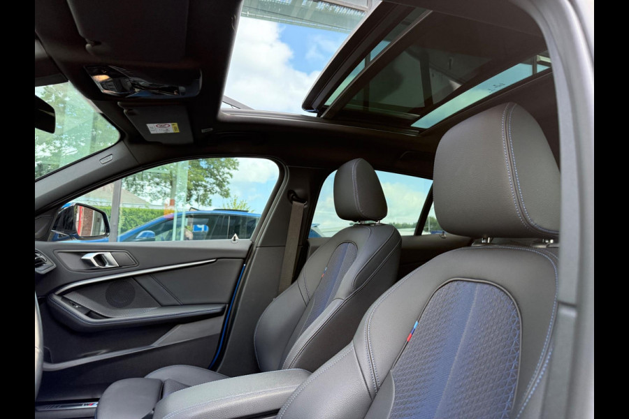 BMW 1-serie 118i - M pakket - Automaat - Panodak - Navi - Org.NL