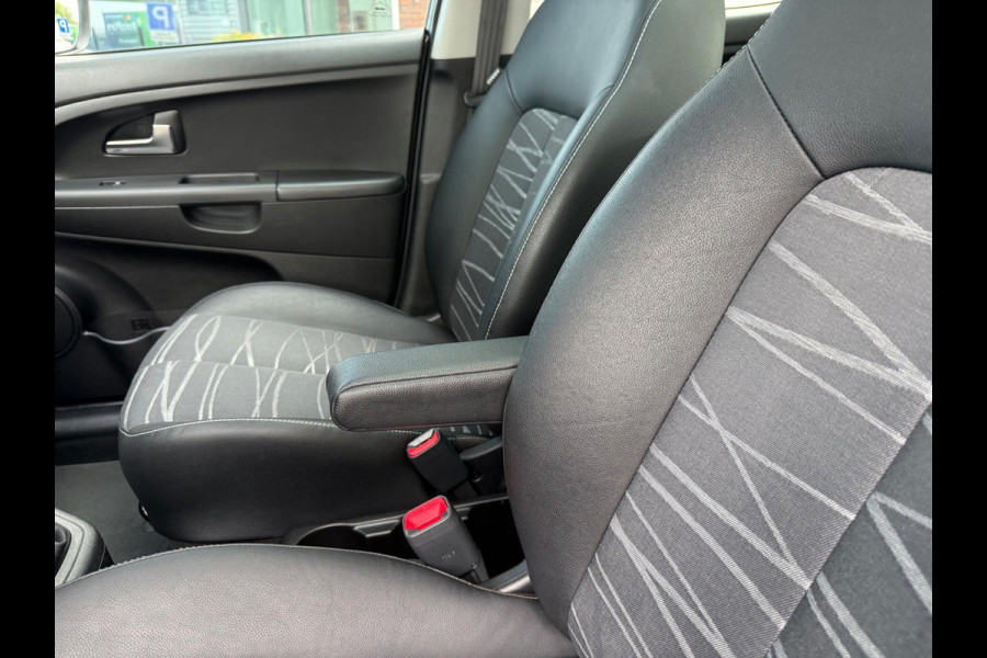 Kia Venga 1.4 CVVT Summer Edition - Navi - Camera - Schuif/panodak - Org.NL