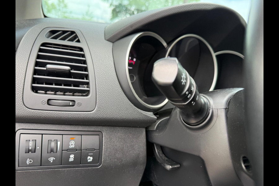Kia Venga 1.4 CVVT Summer Edition - Navi - Camera - Schuif/panodak - Org.NL