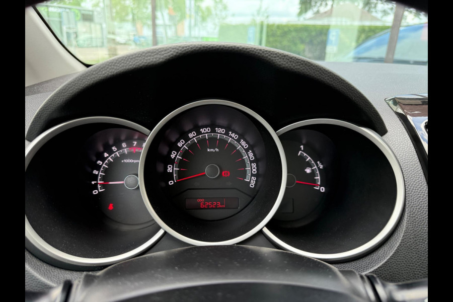 Kia Venga 1.4 CVVT Summer Edition - Navi - Camera - Schuif/panodak - Org.NL