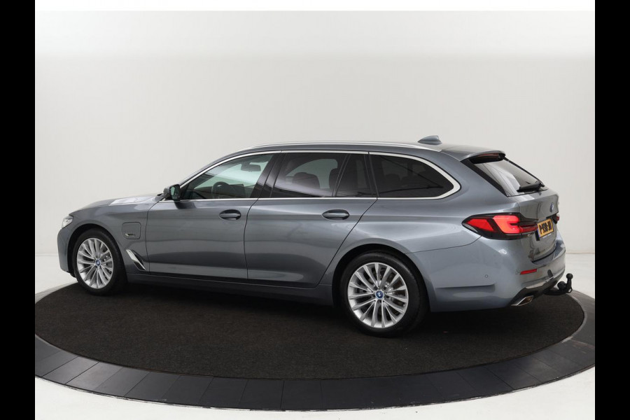 BMW 5 Serie 520e Business Edition Plus | Adaptive cruise | 360 Camera | Luxury Line | Trekhaak | Laserlight | Leder | Stoelverwarming | Live Cockpit | Navigatie | Keyless
