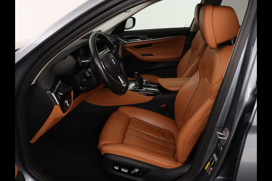 BMW 5 Serie 520e Business Edition Plus | Adaptive cruise | 360 Camera | Luxury Line | Trekhaak | Laserlight | Leder | Stoelverwarming | Live Cockpit | Navigatie | Keyless