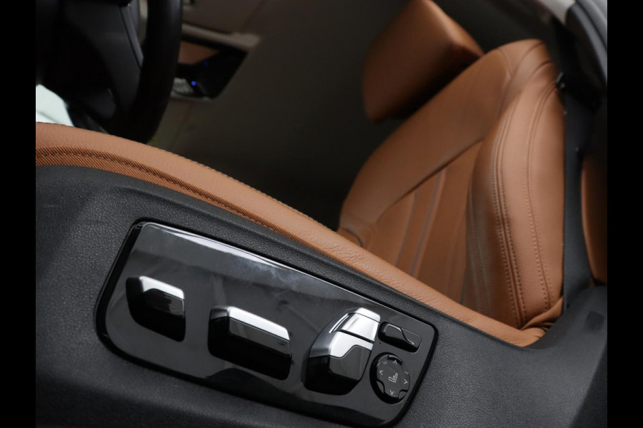 BMW 5 Serie 520e Business Edition Plus | Adaptive cruise | 360 Camera | Luxury Line | Trekhaak | Laserlight | Leder | Stoelverwarming | Live Cockpit | Navigatie | Keyless