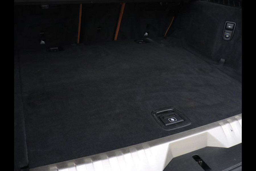 BMW 5 Serie 520e Business Edition Plus | Adaptive cruise | 360 Camera | Luxury Line | Trekhaak | Laserlight | Leder | Stoelverwarming | Live Cockpit | Navigatie | Keyless