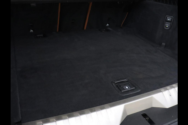 BMW 5 Serie 520e Business Edition Plus | Adaptive cruise | 360 Camera | Luxury Line | Trekhaak | Laserlight | Leder | Stoelverwarming | Live Cockpit | Navigatie | Keyless