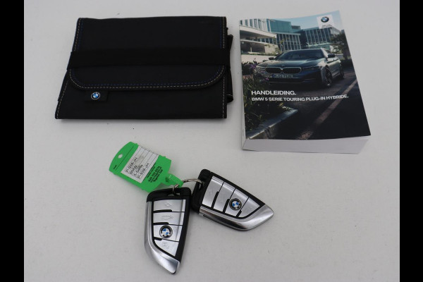BMW 5 Serie 520e Business Edition Plus | Adaptive cruise | 360 Camera | Luxury Line | Trekhaak | Laserlight | Leder | Stoelverwarming | Live Cockpit | Navigatie | Keyless