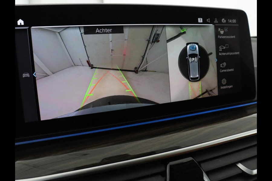 BMW 5 Serie 520e Business Edition Plus | Adaptive cruise | 360 Camera | Luxury Line | Trekhaak | Laserlight | Leder | Stoelverwarming | Live Cockpit | Navigatie | Keyless
