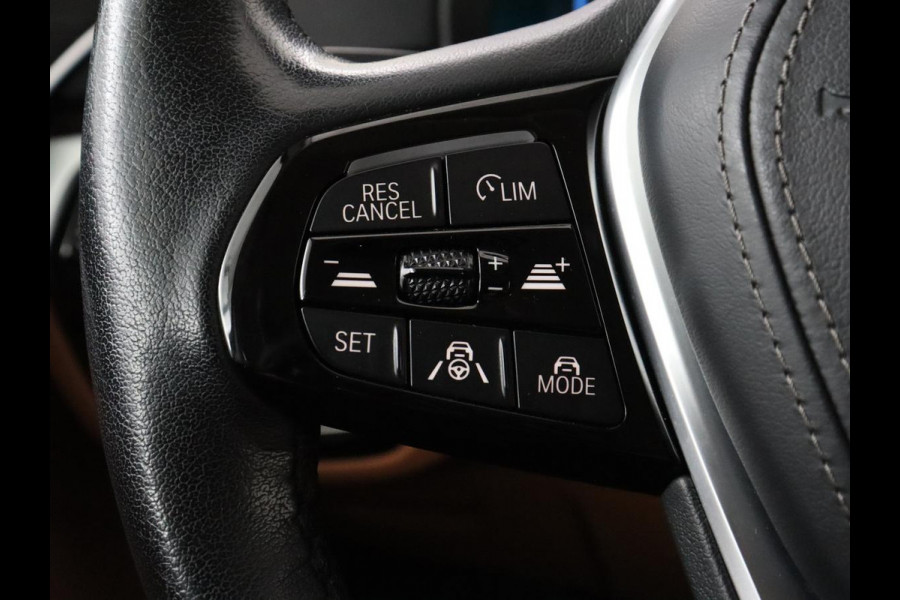 BMW 5 Serie 520e Business Edition Plus | Adaptive cruise | 360 Camera | Luxury Line | Trekhaak | Laserlight | Leder | Stoelverwarming | Live Cockpit | Navigatie | Keyless