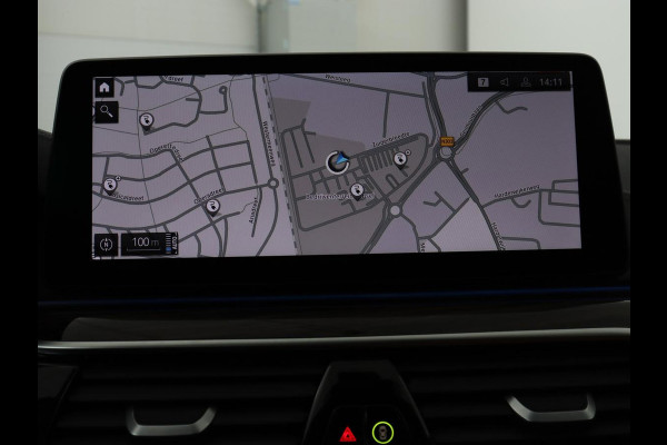 BMW 5 Serie 520e Business Edition Plus | Adaptive cruise | 360 Camera | Luxury Line | Trekhaak | Laserlight | Leder | Stoelverwarming | Live Cockpit | Navigatie | Keyless