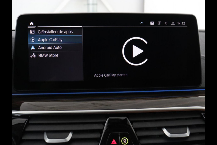 BMW 5 Serie 520e Business Edition Plus | Adaptive cruise | 360 Camera | Luxury Line | Trekhaak | Laserlight | Leder | Stoelverwarming | Live Cockpit | Navigatie | Keyless