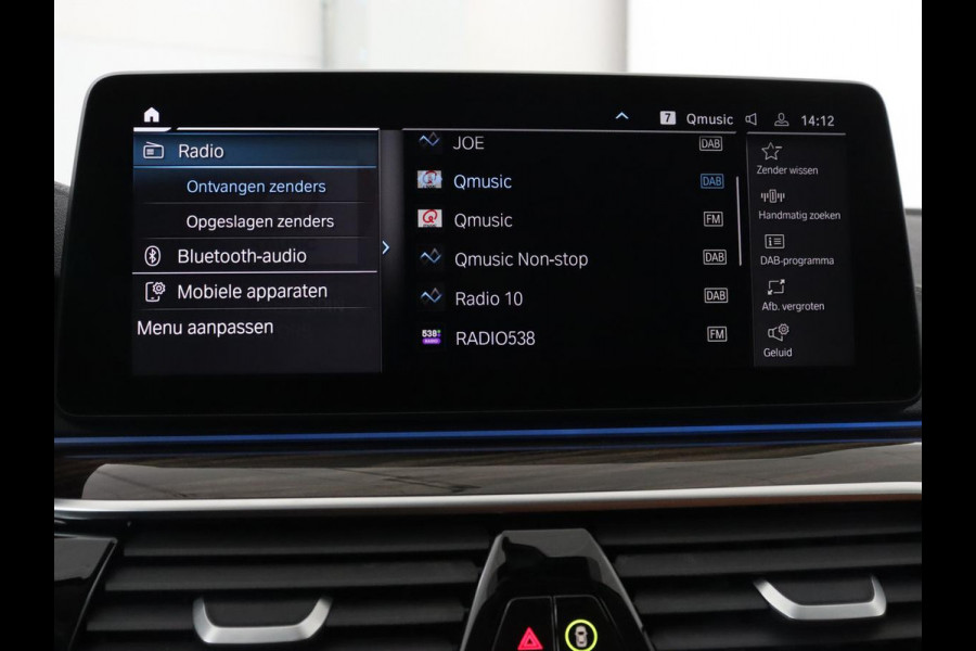 BMW 5 Serie 520e Business Edition Plus | Adaptive cruise | 360 Camera | Luxury Line | Trekhaak | Laserlight | Leder | Stoelverwarming | Live Cockpit | Navigatie | Keyless