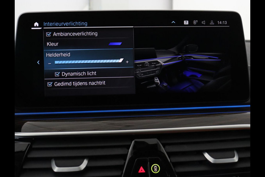 BMW 5 Serie 520e Business Edition Plus | Adaptive cruise | 360 Camera | Luxury Line | Trekhaak | Laserlight | Leder | Stoelverwarming | Live Cockpit | Navigatie | Keyless