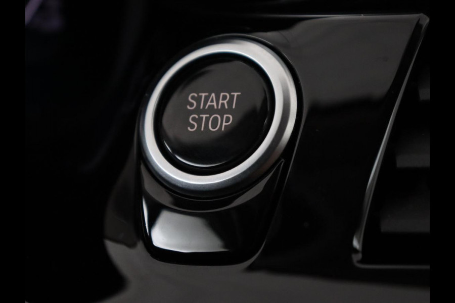 BMW 5 Serie 520e Business Edition Plus | Adaptive cruise | 360 Camera | Luxury Line | Trekhaak | Laserlight | Leder | Stoelverwarming | Live Cockpit | Navigatie | Keyless