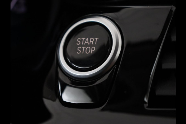 BMW 5 Serie 520e Business Edition Plus | Adaptive cruise | 360 Camera | Luxury Line | Trekhaak | Laserlight | Leder | Stoelverwarming | Live Cockpit | Navigatie | Keyless