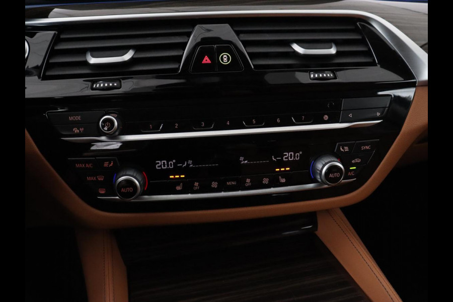 BMW 5 Serie 520e Business Edition Plus | Adaptive cruise | 360 Camera | Luxury Line | Trekhaak | Laserlight | Leder | Stoelverwarming | Live Cockpit | Navigatie | Keyless