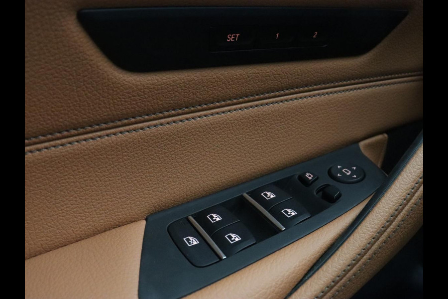 BMW 5 Serie 520e Business Edition Plus | Adaptive cruise | 360 Camera | Luxury Line | Trekhaak | Laserlight | Leder | Stoelverwarming | Live Cockpit | Navigatie | Keyless