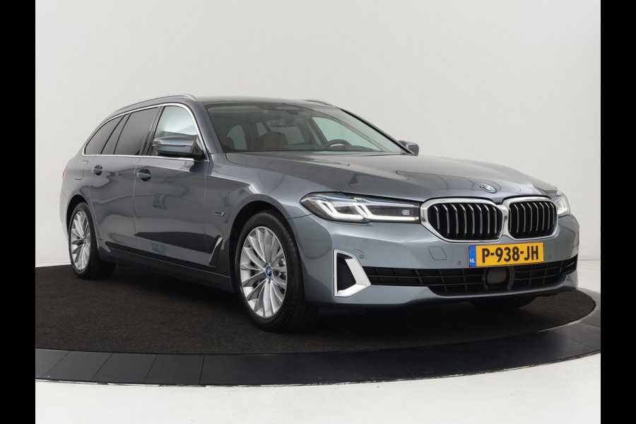 BMW 5 Serie 520e Business Edition Plus | Adaptive cruise | 360 Camera | Luxury Line | Trekhaak | Laserlight | Leder | Stoelverwarming | Live Cockpit | Navigatie | Keyless