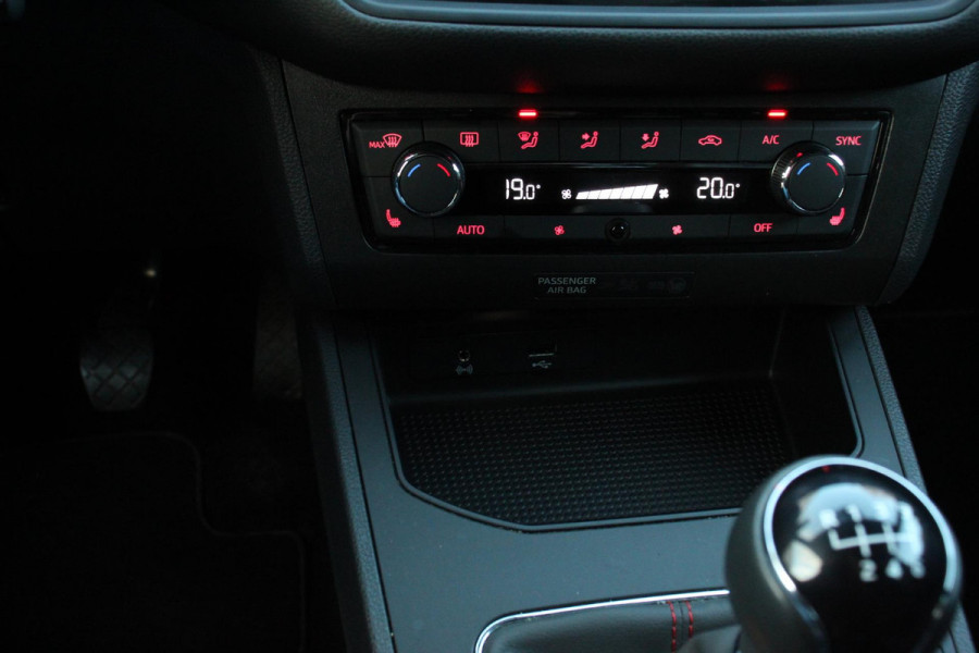 Seat Ibiza 1.0 TSI 116pk FR Climate Control Cruise Control Extra getint glas 17" Lichtmetalen Velgen