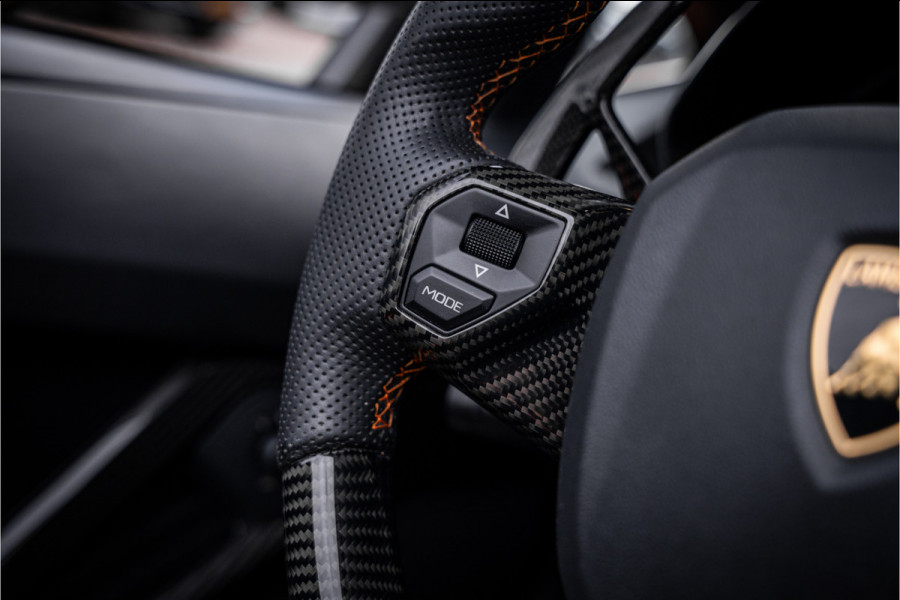 Lamborghini Aventador 6.5 V12 S - Roadster | Lift | Personam + Carbon Package | Sensonum