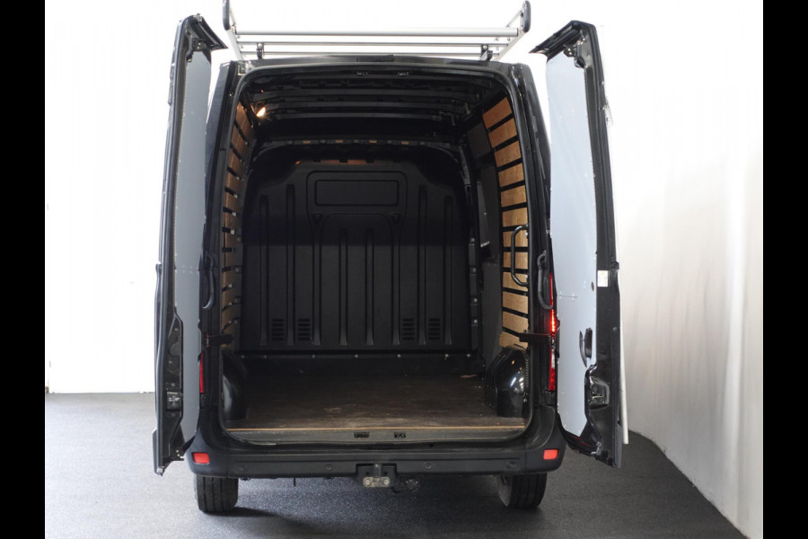 Renault Master 135PK L2H2 Work Edition Airco Cruise Control Camera Navigatie Parkeersensoren Trekhaak