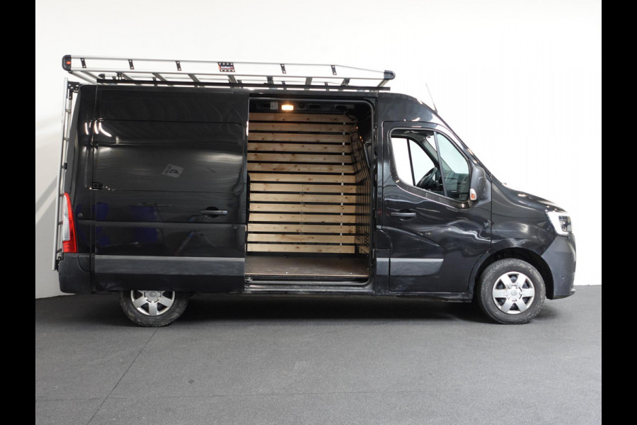 Renault Master 135PK L2H2 Work Edition Airco Cruise Control Camera Navigatie Parkeersensoren Trekhaak