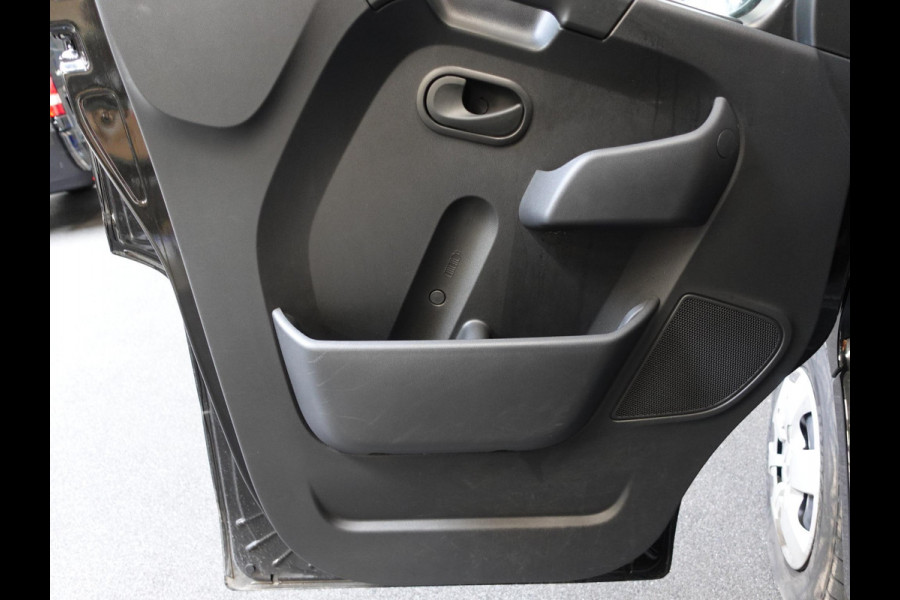 Renault Master 135PK L2H2 Work Edition Airco Cruise Control Camera Navigatie Parkeersensoren Trekhaak