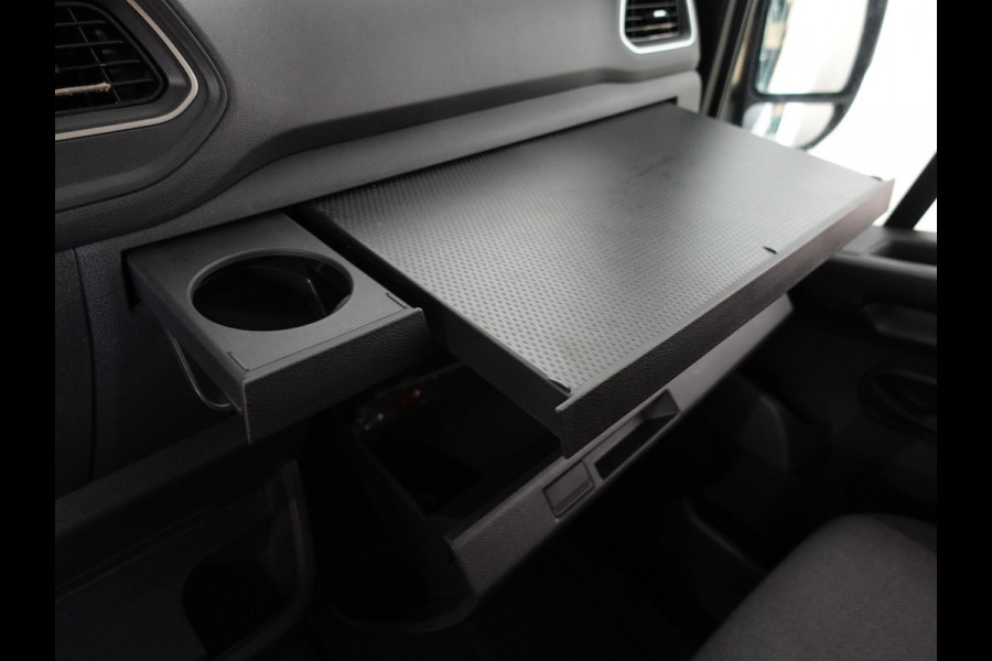 Renault Master 135PK L2H2 Work Edition Airco Cruise Control Camera Navigatie Parkeersensoren Trekhaak