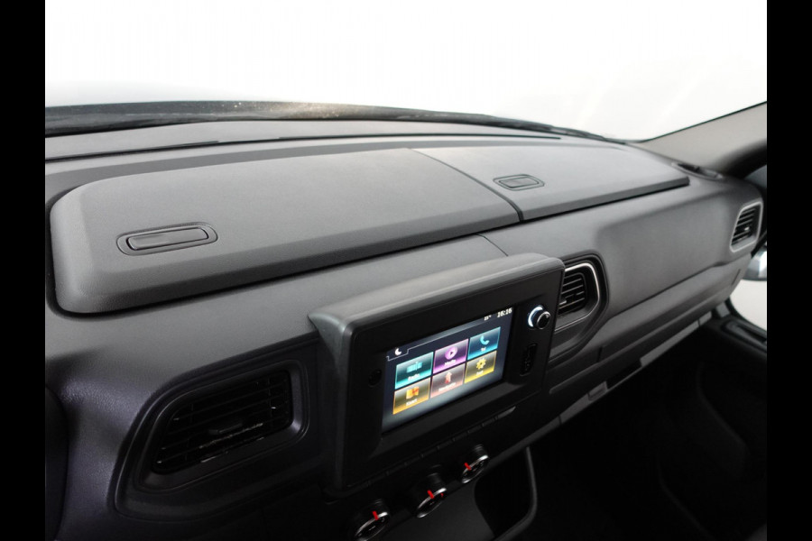 Renault Master 135PK L2H2 Work Edition Airco Cruise Control Camera Navigatie Parkeersensoren Trekhaak