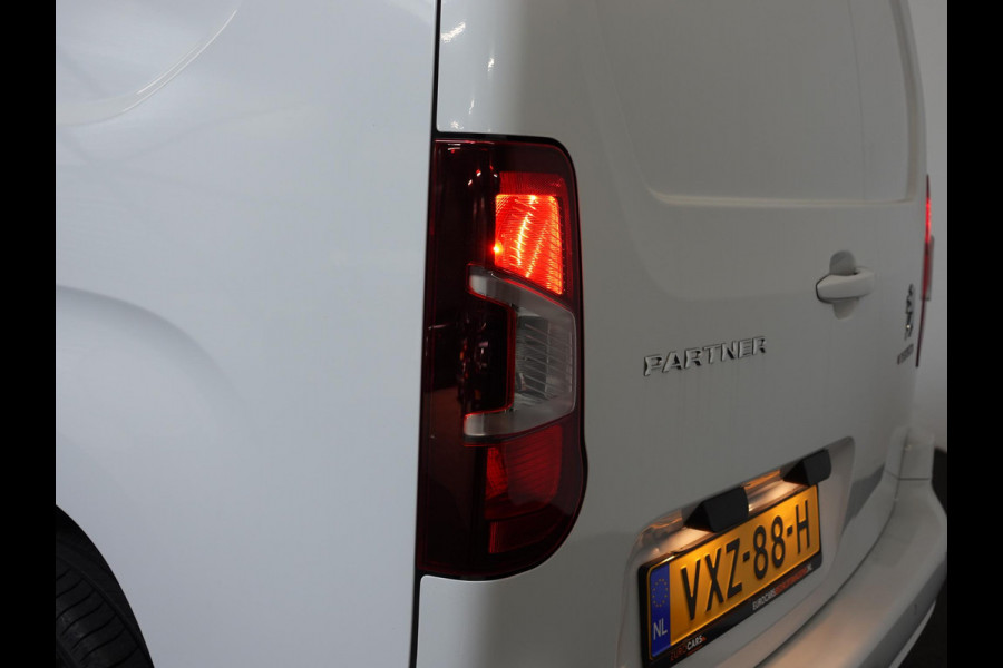 Peugeot Partner 1.5 BlueHDi 100pk L2 Trekhaak Navigatie Airco Apple Carplay Cruise Control 3-Zits Euro6