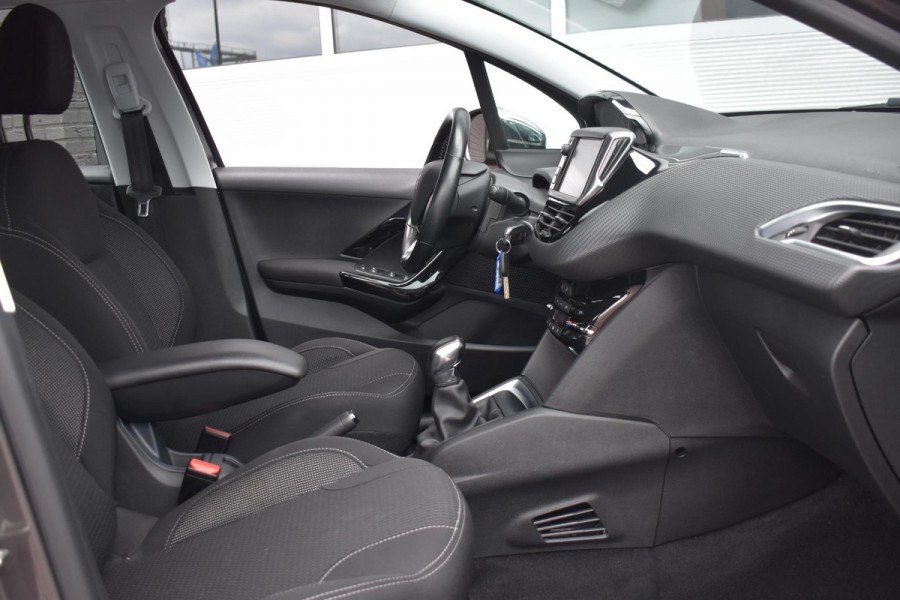 Peugeot 208 1.2 PureTech Blue Lease Executive | Navi | Cruise | Incl. garantie