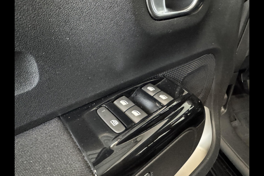 Citroën C3 1.2 PureTech Shine Navigatie Climate control Parkeersensoren