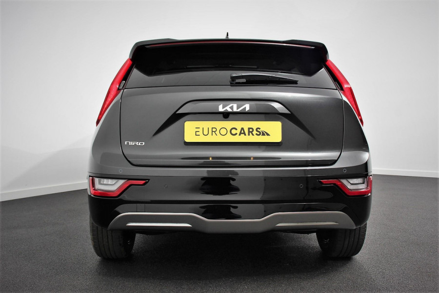 Kia Niro EV DynamicPlusLine 64.8 kWh | DEMO ! | Navigatie Half Leder Schuif-kantel dak Electrisch bedienbare achterklep DAB Led Camera Extra Getint Glas Lichtmetalen Velgen