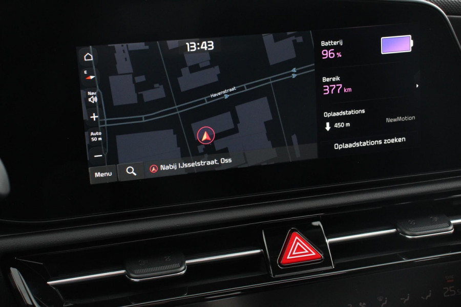 Kia Niro EV DynamicPlusLine 64.8 kWh | DEMO ! | Navigatie Half Leder Schuif-kantel dak Electrisch bedienbare achterklep DAB Led Camera Extra Getint Glas Lichtmetalen Velgen