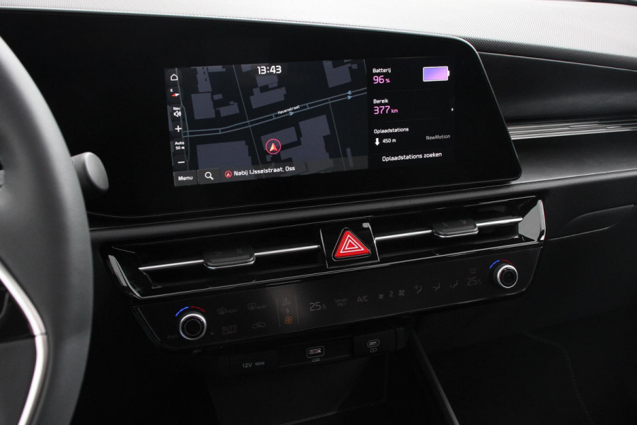 Kia Niro EV DynamicPlusLine 64.8 kWh | DEMO ! | Navigatie Half Leder Schuif-kantel dak Electrisch bedienbare achterklep DAB Led Camera Extra Getint Glas Lichtmetalen Velgen