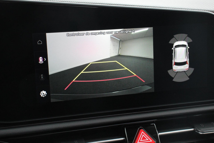 Kia Niro EV DynamicPlusLine 64.8 kWh | DEMO ! | Navigatie Half Leder Schuif-kantel dak Electrisch bedienbare achterklep DAB Led Camera Extra Getint Glas Lichtmetalen Velgen