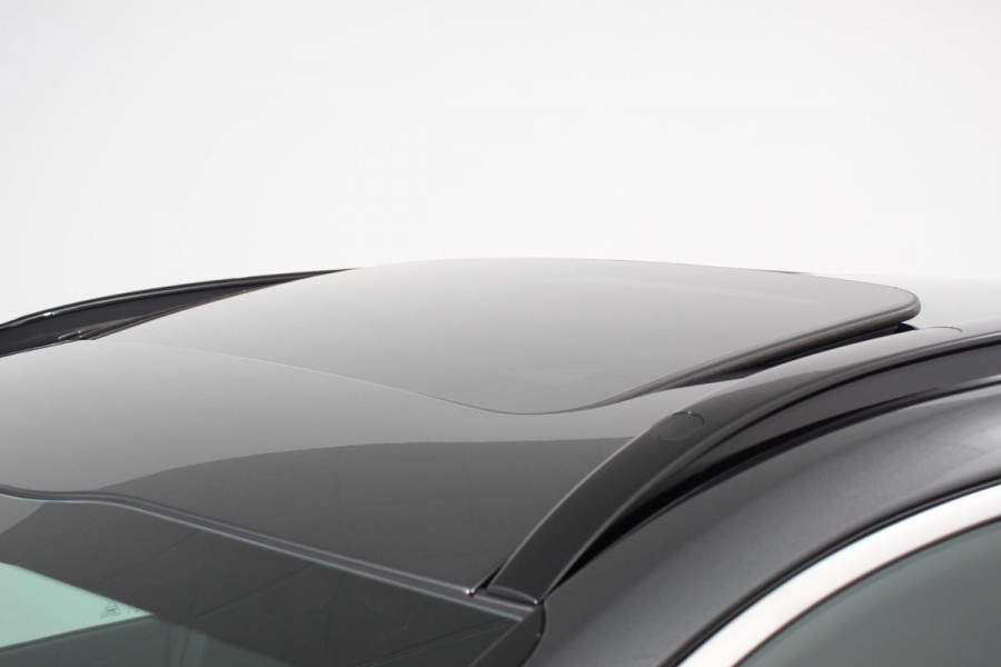 Kia Niro EV DynamicPlusLine 64.8 kWh | DEMO ! | Navigatie Half Leder Schuif-kantel dak Electrisch bedienbare achterklep DAB Led Camera Extra Getint Glas Lichtmetalen Velgen