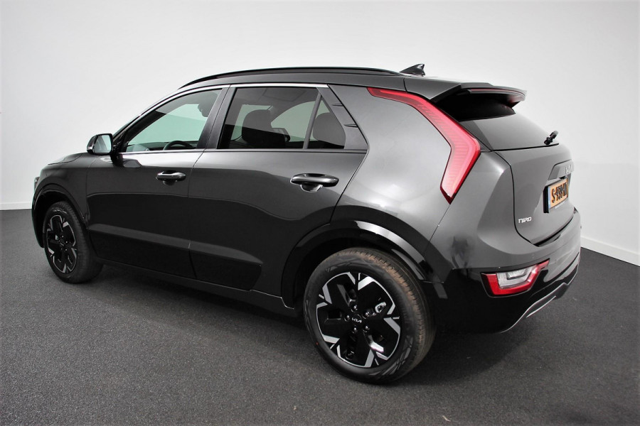 Kia Niro EV DynamicPlusLine 64.8 kWh | DEMO ! | Navigatie Half Leder Schuif-kantel dak Electrisch bedienbare achterklep DAB Led Camera Extra Getint Glas Lichtmetalen Velgen
