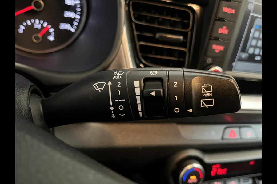 Kia Stonic 1.0 T-GDi 120PK DynamicPlusLine Navigatie Apple Carplay/Android Auto Cruise Control Stoel/Stuurverwarming Privacy Glass Parkeersensoren