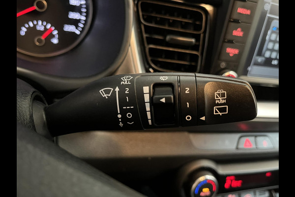 Kia Stonic 1.0 T-GDi 120PK DynamicPlusLine Navigatie Apple Carplay/Android Auto Cruise Control Stoel/Stuurverwarming Privacy Glass Parkeersensoren