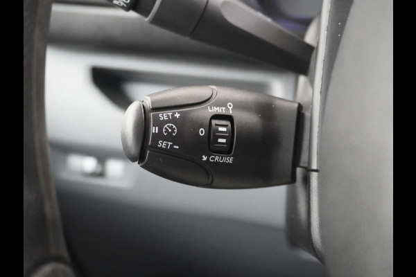 Opel Vivaro D120PK L2 3-Pers.360°Camera Apple Carplay Android ECC Trekhaak Imperiaal Airco DAB Cruise Control H1 Edition 1.5cdti lengte 2 ho Schuifdeur Tussenwand Dealeronderhouden Sensor dodehoek Bluetooth Regensensor 1e Eigenaar EURO6 300NM Koppel 1800kg Trekvermogen