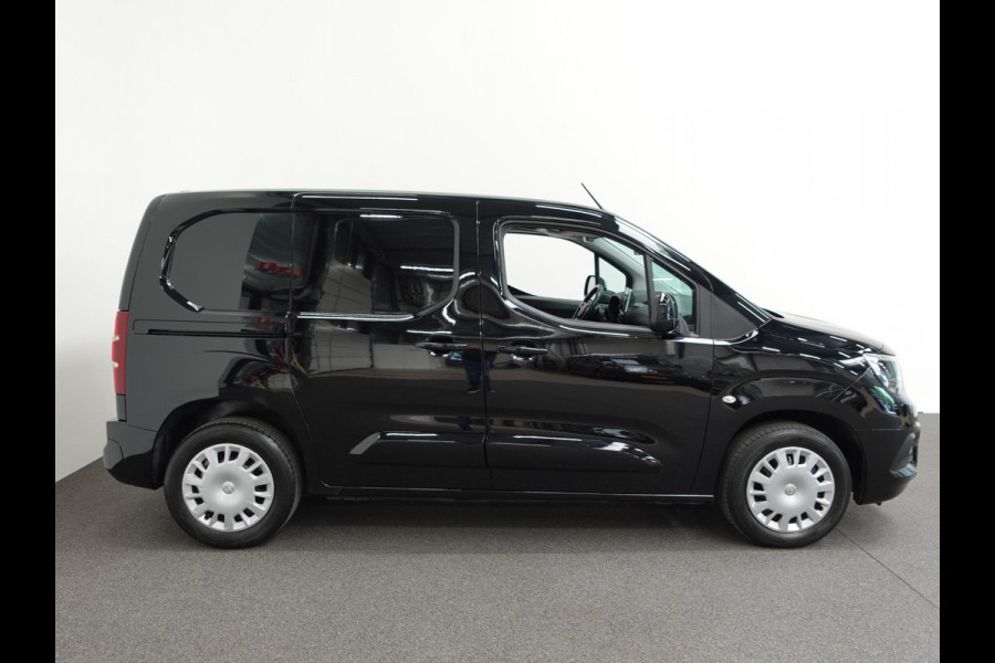 Opel Combo 130PK Automaat L1H1 Apple Carplay Cruise control Trekhaak Parkeersensoren Stuurwielverwarming