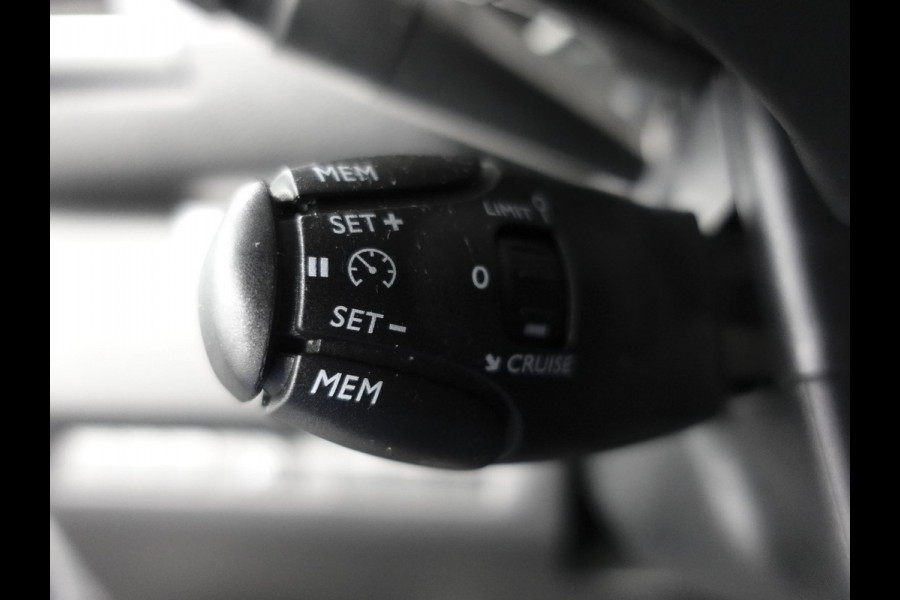 Opel Vivaro 2.0 CDTI L3H1 145pk Dubbele Cabine Edition Navigatie Trekhaak Cruise control Airco