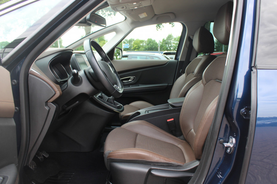 Renault Grand Scénic 1.2 TCe Intens 7p. / Trekhaak / Camera / Navigatie / 20'' / Half leder / Keyless / Dodehoek / Cruise Control